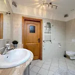 Purple - Charming Place, 15 Minutes To Old Town & 5 Minutes To Seaside *