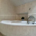 Purple - Charming Place, 15 Minutes To Old Town & 5 Minutes To Seaside Privatunterkunft *