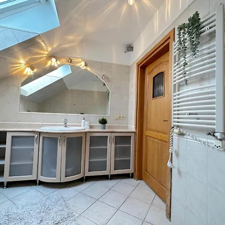 Purple - Charming Place, 15 Minutes To Old Town & 5 Minutes To Seaside Danzig