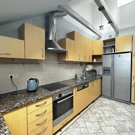 Purple - Charming Place, 15 Minutes To Old Town & 5 Minutes To Seaside Проживание в семье *