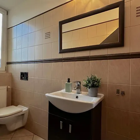 Purple - Charming Place, 15 Minutes To Old Town & 5 Minutes To Seaside Проживание в семье