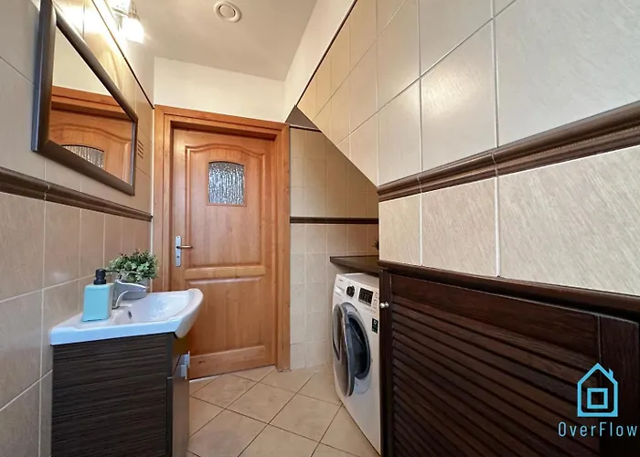 Purple - Charming Place, 15 Minutes To Old Town & 5 Minutes To Seaside *