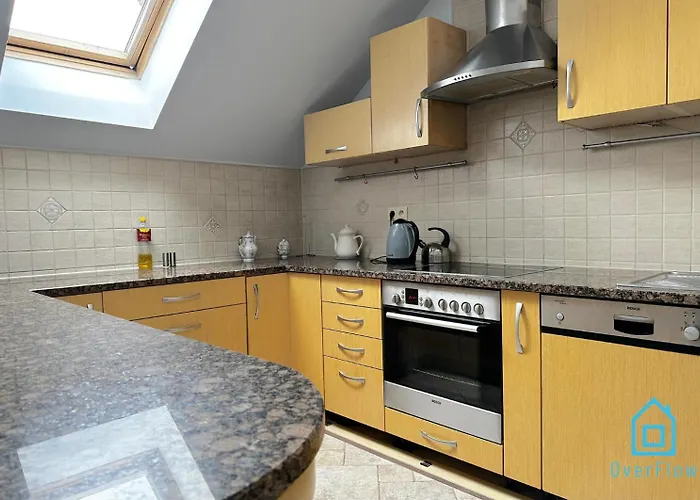 Purple - Charming Place, 15 Minutes To Old Town & 5 Minutes To Seaside