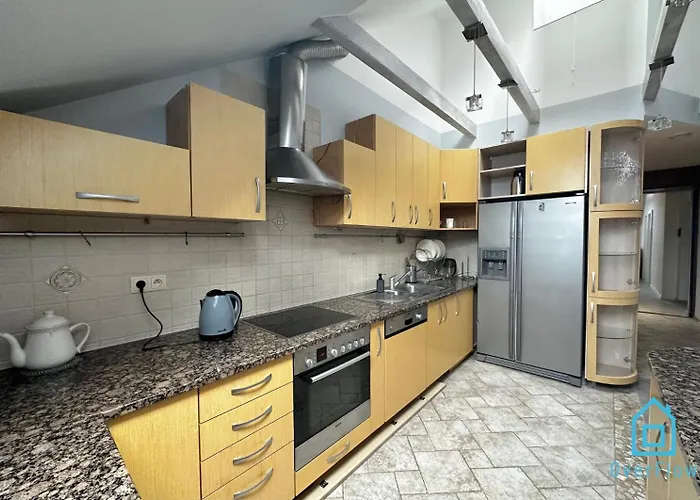 Purple - Charming Place, 15 Minutes To Old Town & 5 Minutes To Seaside Homestay szállás *