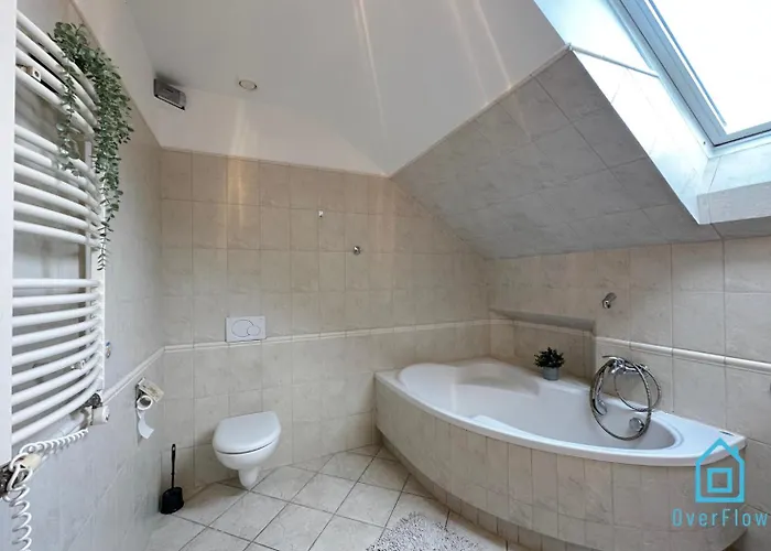 Purple - Charming Place, 15 Minutes To Old Town & 5 Minutes To Seaside Homestay szállás Gdańsk